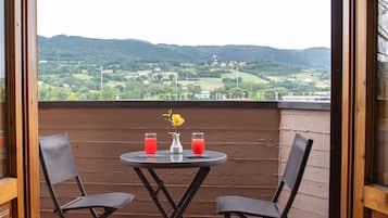 Minibar, coffres-forts dans les chambres, bureau, Wi-Fi gratuit