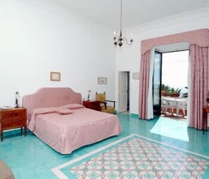 Quadruple Room | Minibar, in-room safe, desk, soundproofing - Hotel Lidomare (Amalfi)
