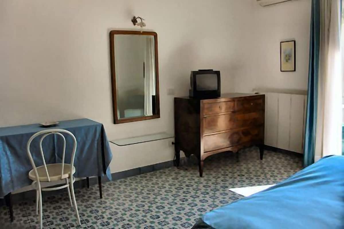 Minibar, in-room safe, desk, soundproofing