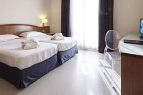 Minibar, in-room safe, free WiFi, bed sheets
