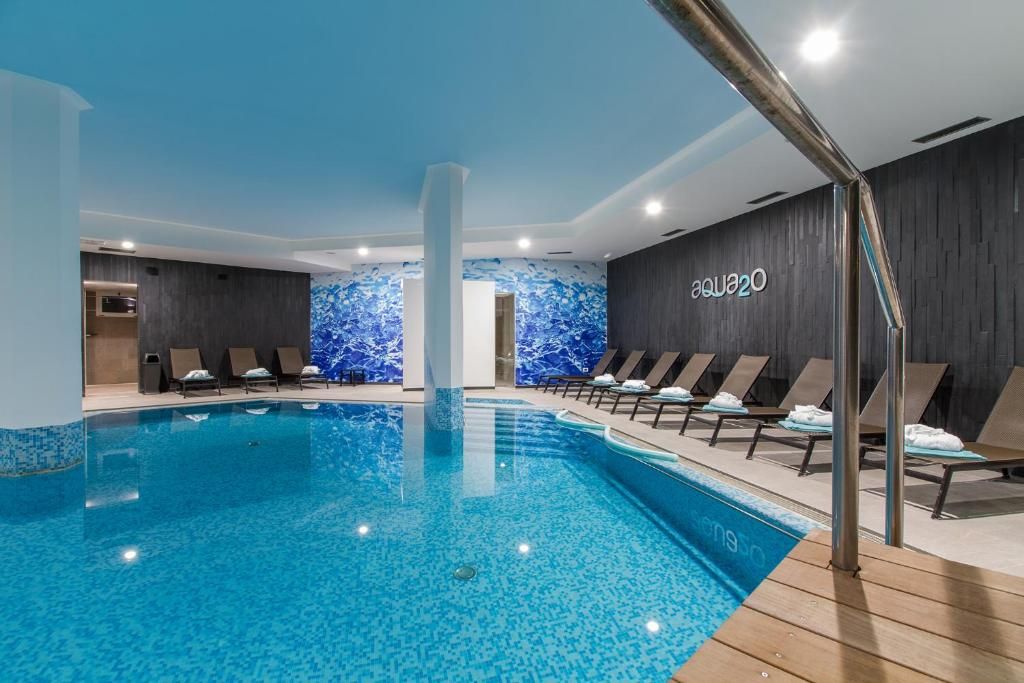 Indoor pool, outdoor pool