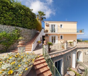 Fachada de la propiedad