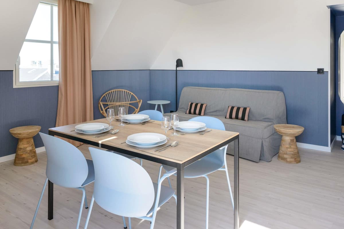 Lägenhet - 1 dubbelsäng med bäddsoffa | Mörkläggningsgardiner, ljudisolering, strykjärn/strykbräda och resesäng