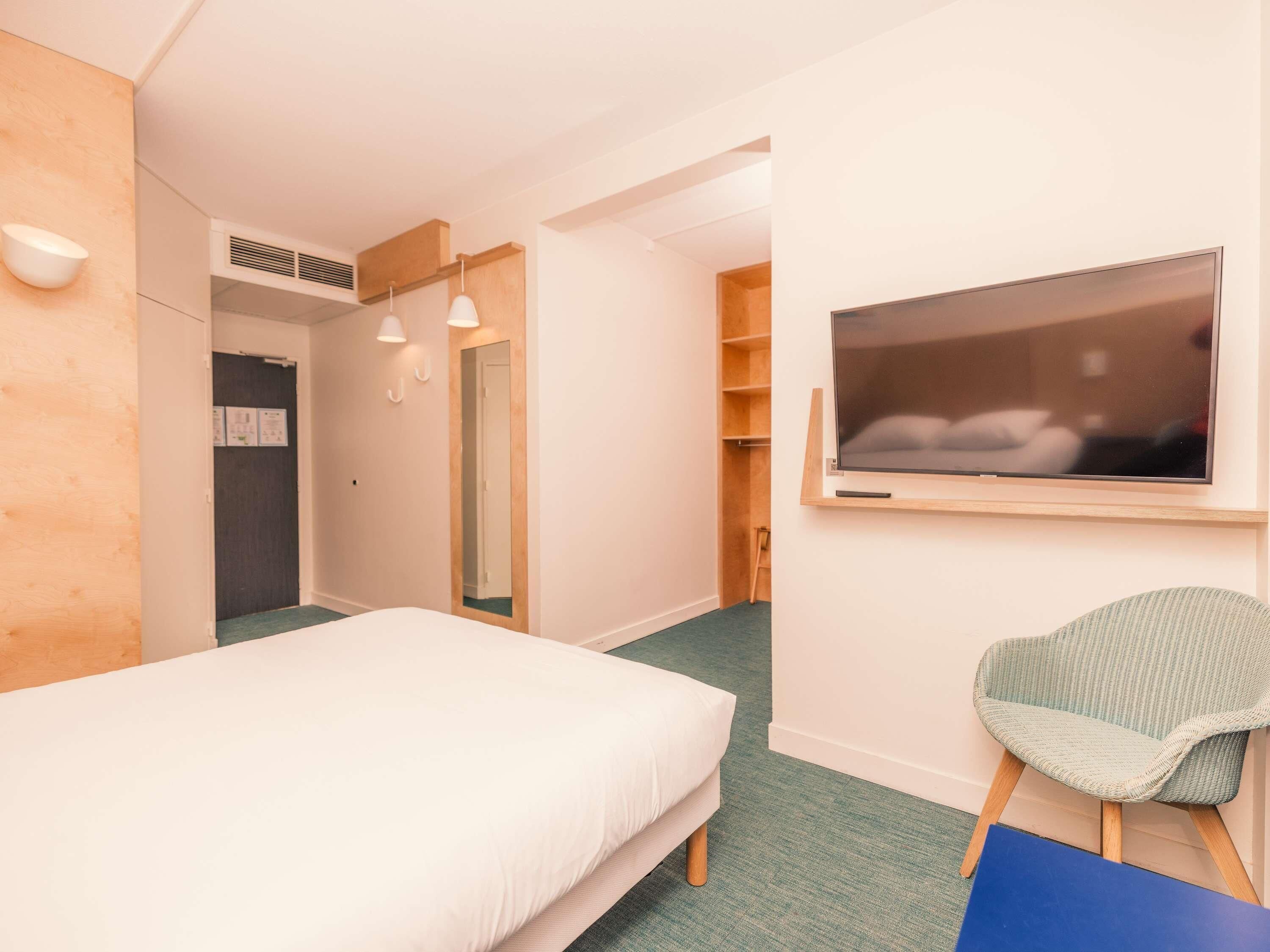 Phòng Suite dành cho gia đình, 2 giường đôi, phòng thông nhau (Standard) | Màn/rèm cản sáng, phòng cách âm, bàn ủi/dụng cụ ủi quần áo 