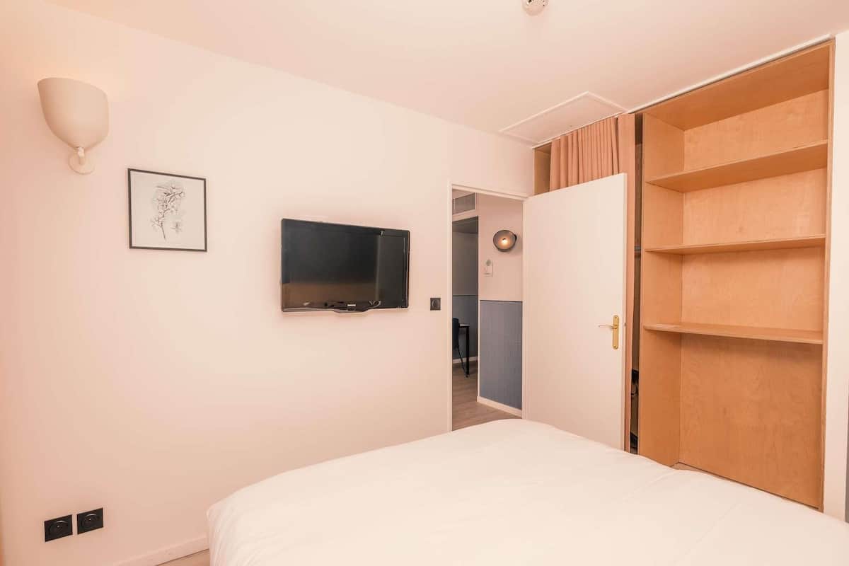 Apartment, 1 Double Bed with Sofa bed, Sea View | Blackout curtains, soundproofing, iron/ironing board, travel cot