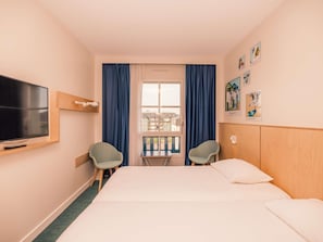 Standard Room, 1 Double Bed | Blackout drapes, soundproofing, iron/ironing board, travel crib