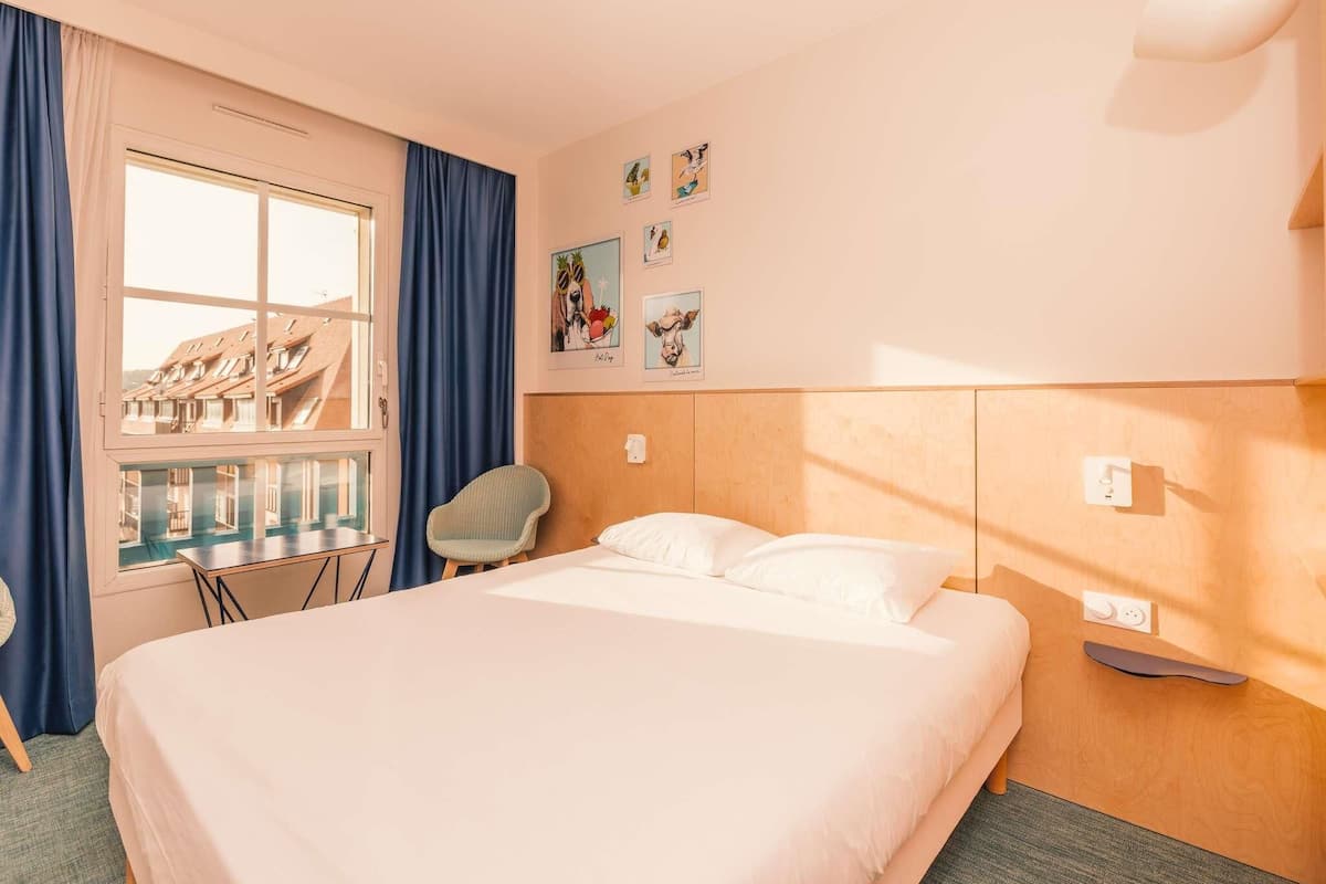Standard Room, 1 Double Bed | Blackout curtains, soundproofing, iron/ironing board, travel cot