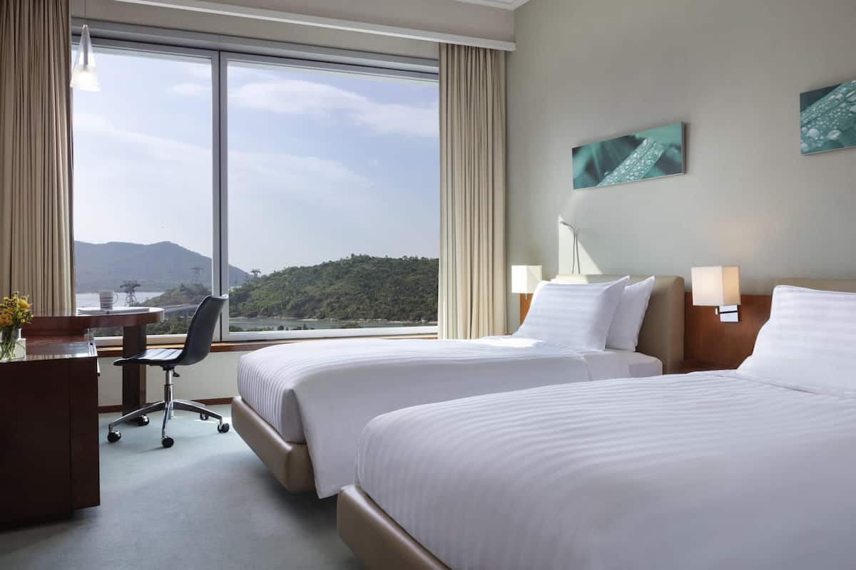 Minibar, két bảo mật tại phòng, bàn, màn/rèm cản sáng