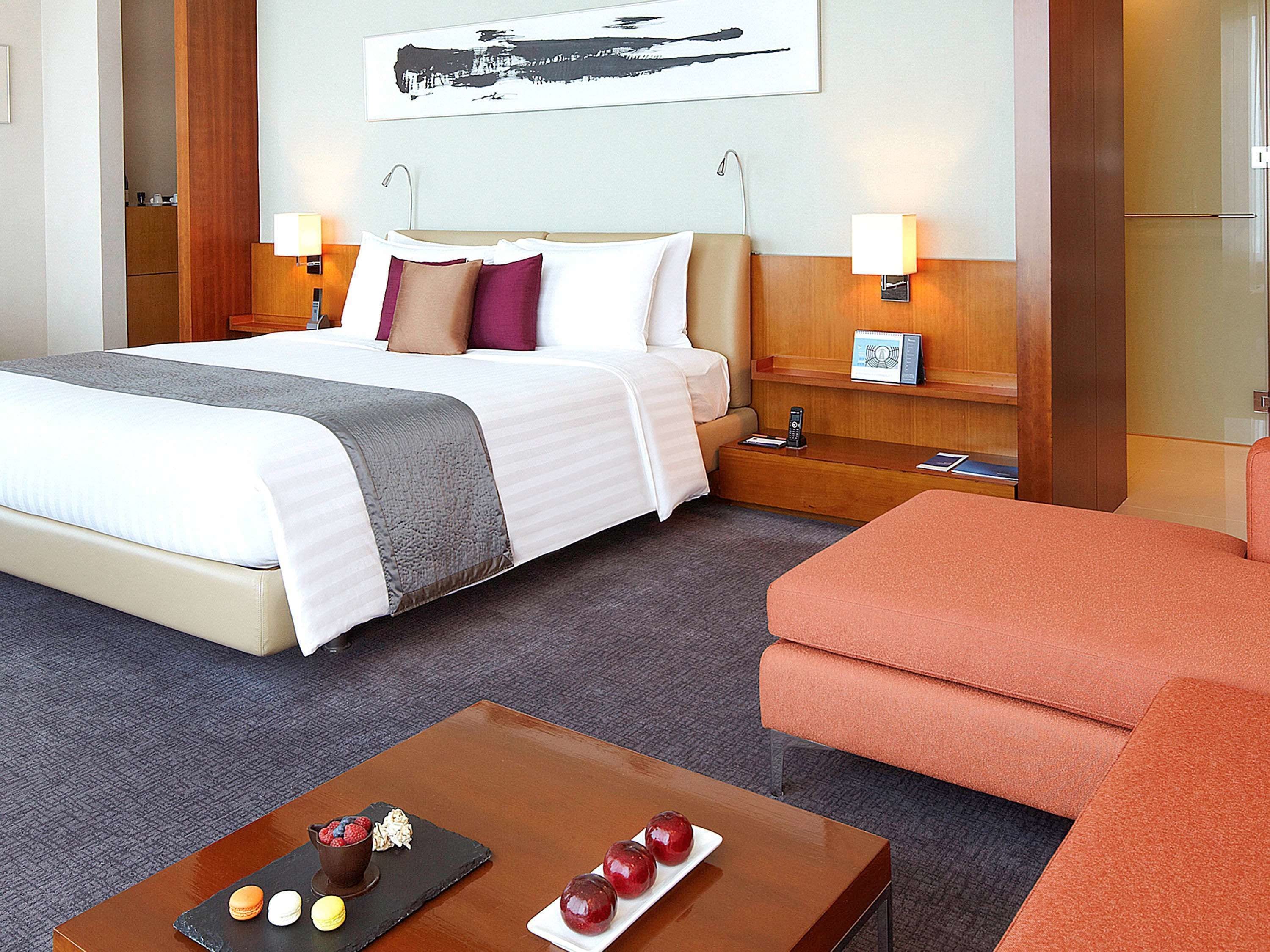 premier suite, 1 king bed (executive) | 1 bedroom, minibar, in-room safe, desk