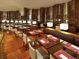 Café da manhã com buffet todos os dias mediante uma taxa