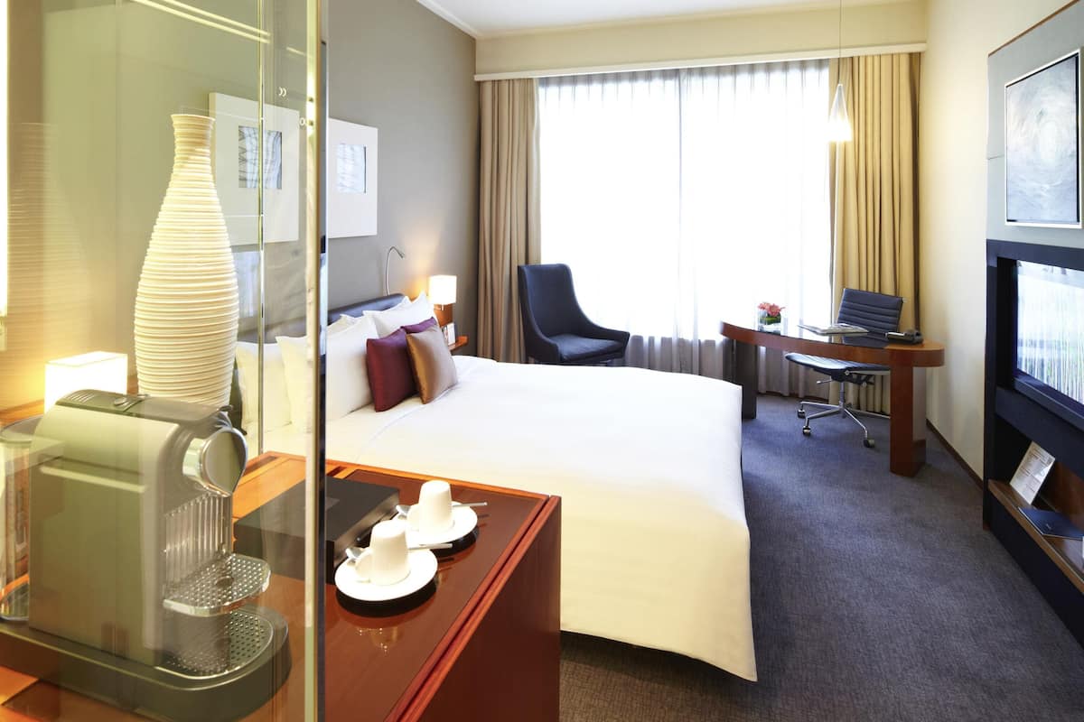 1 chambre, minibar, coffres-forts dans les chambres, bureau