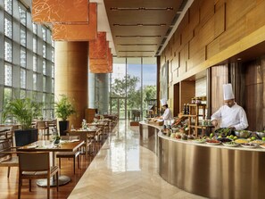 3 restaurants, spécialités Cuisine internationale