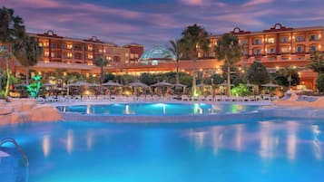 3 outdoor pools, pool umbrellas, sun loungers