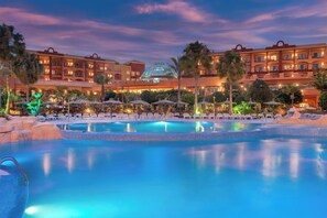 3 outdoor pools, pool umbrellas, pool loungers