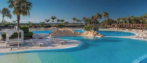 3 outdoor pools, pool umbrellas, sun loungers