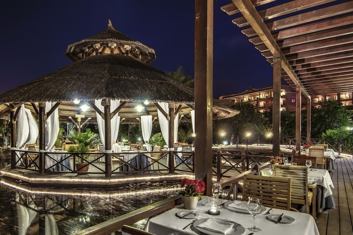 4 restaurants, breakfast, dinner served; spanish cuisine