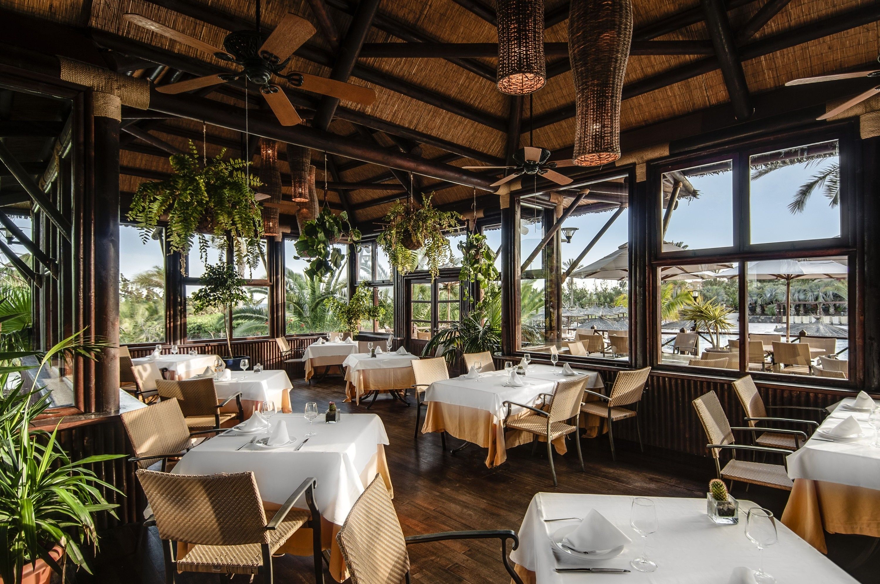 4 restaurants, breakfast, dinner served; Spanish cuisine 