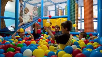 Innen-Kinderspielplatz