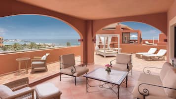 Minibar, in-room safe, desk, blackout curtains