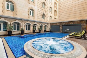 Piscina all'aperto, con ingresso dalle 08:00 alle 20:00, lettini