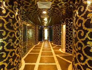 Couples treatment room(s), sauna, hot tub, steam room, body treatments