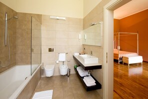 Triple Room | Bathroom - Castello Di Carimate (CARIMATE (COMO))