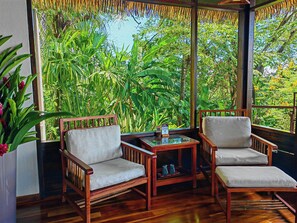 Forest View Bungalow | Sengetøy av topp kvalitet, senger med overmadrass og minibar