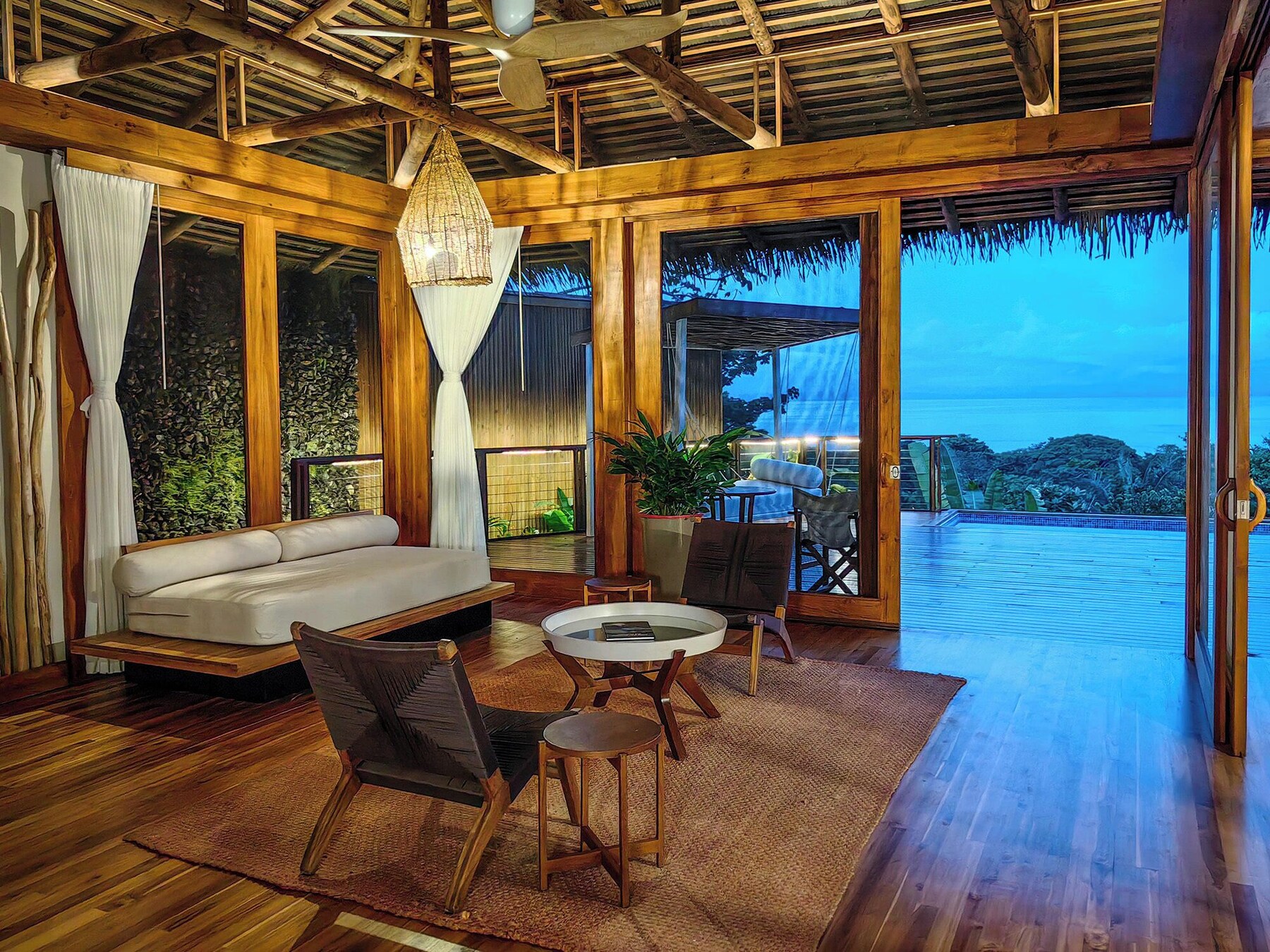 Lapa Villas | Premium bedding, pillowtop beds, minibar, in-room safe