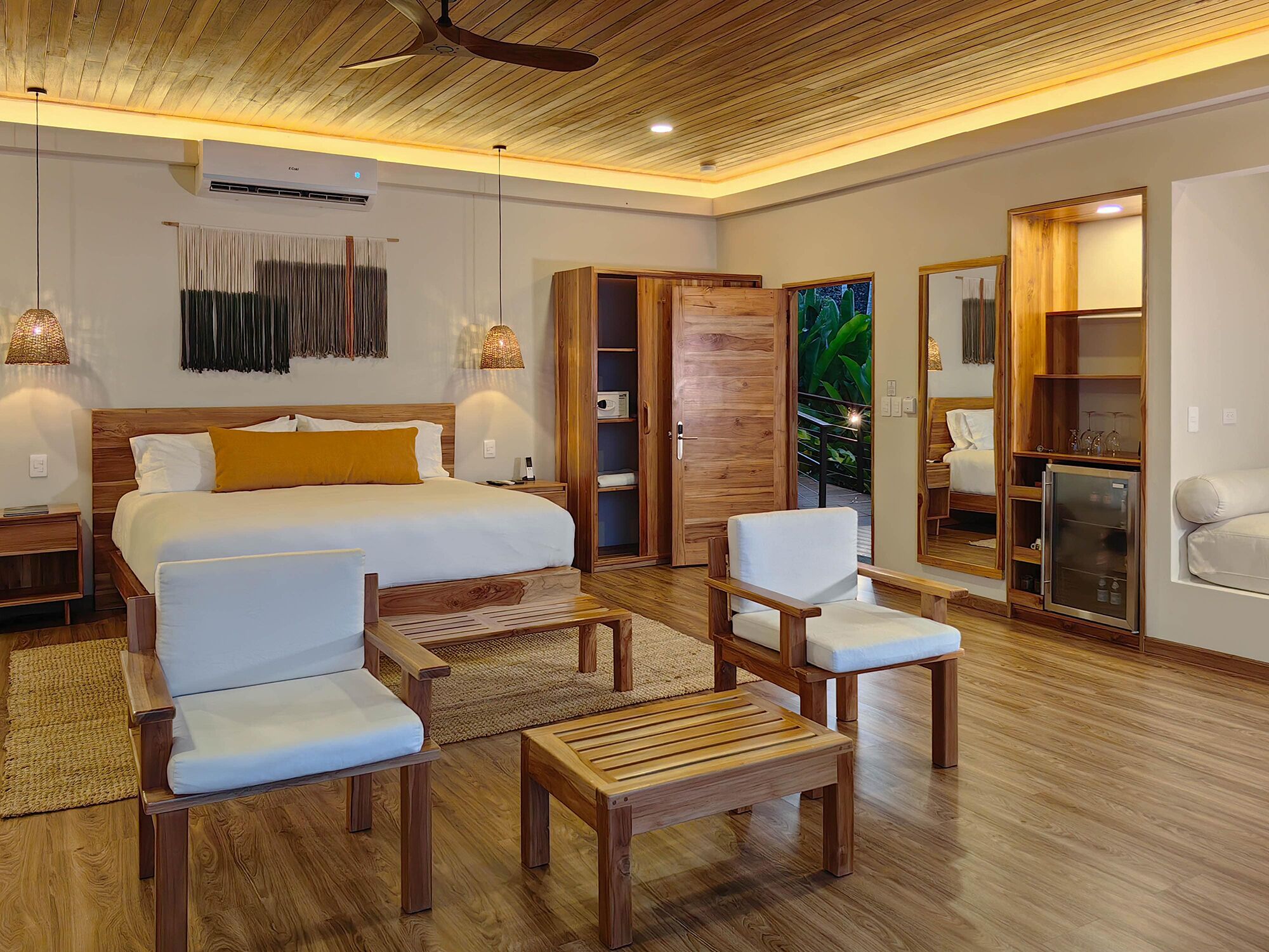 brisa suite | 1 bedroom, premium bedding, pillow-top beds, in-room safe