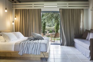 Deluxe Studio, Garden View | In-room safe, individually decorated, individually furnished