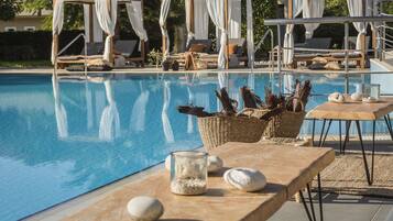 Poolside bar