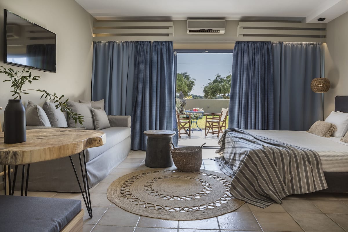 Superior Studio, Garden View