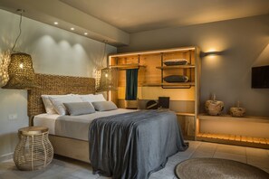 Deluxe Family Room | In-room safe, individually decorated, individually furnished