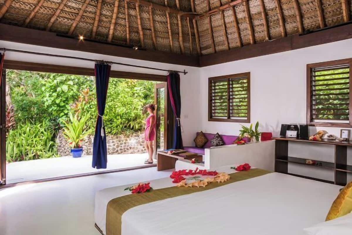 In-room safe, iron/ironing board (on request), WiFi (free), bed sheets
