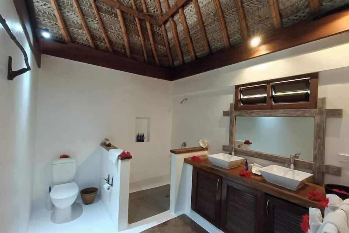 Bathroom | Shower, free toiletries, hair dryer, towels