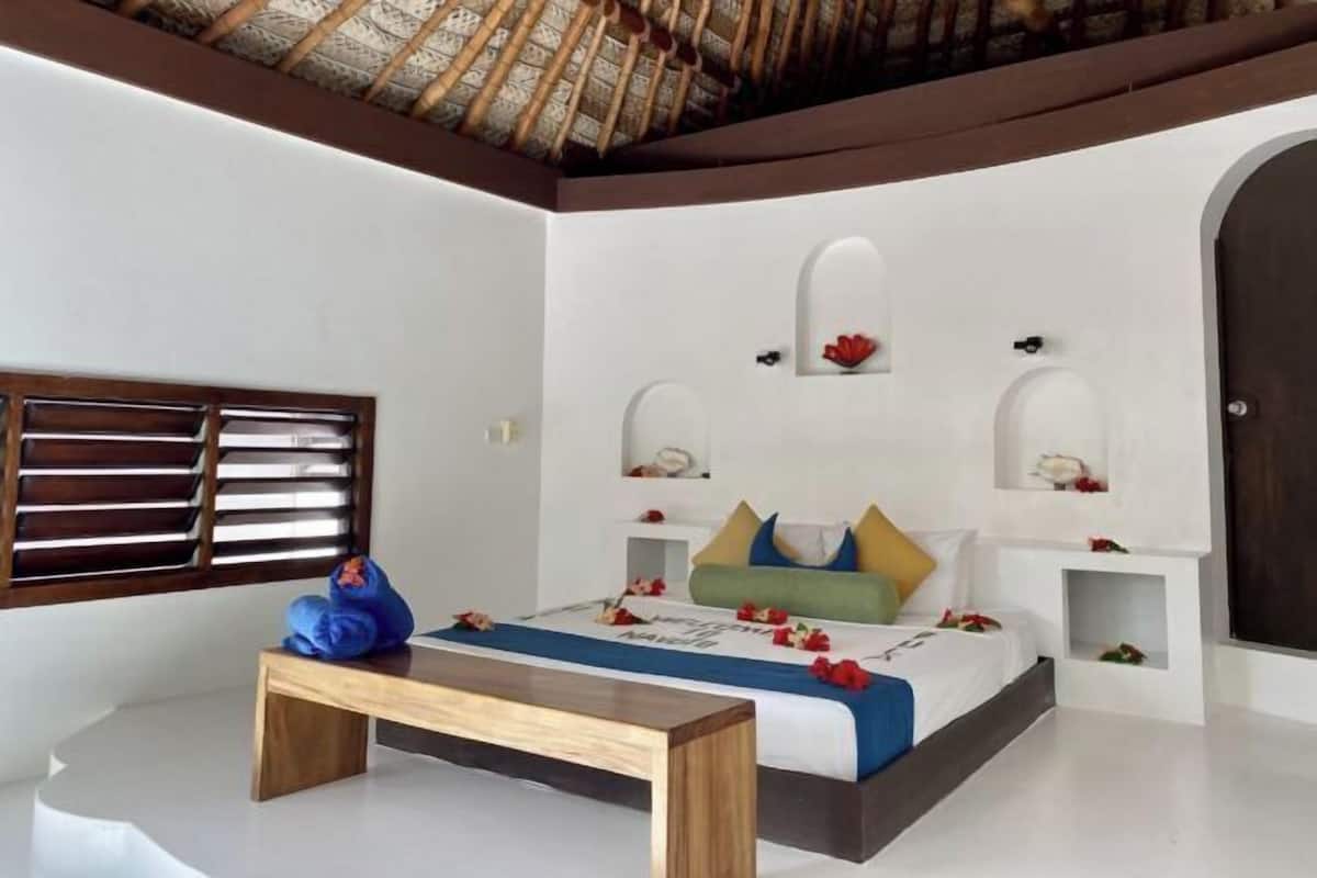 Minibar, in-room safe, iron/ironing board, free WiFi