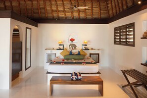 Waterfront Bure | Safe på rommet, strykejern/-brett, wi-fi (inkludert) og sengetøy