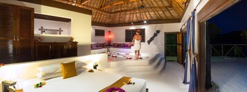 Grand Bungalow | In-room safe, iron/ironing board, free WiFi, bed sheets