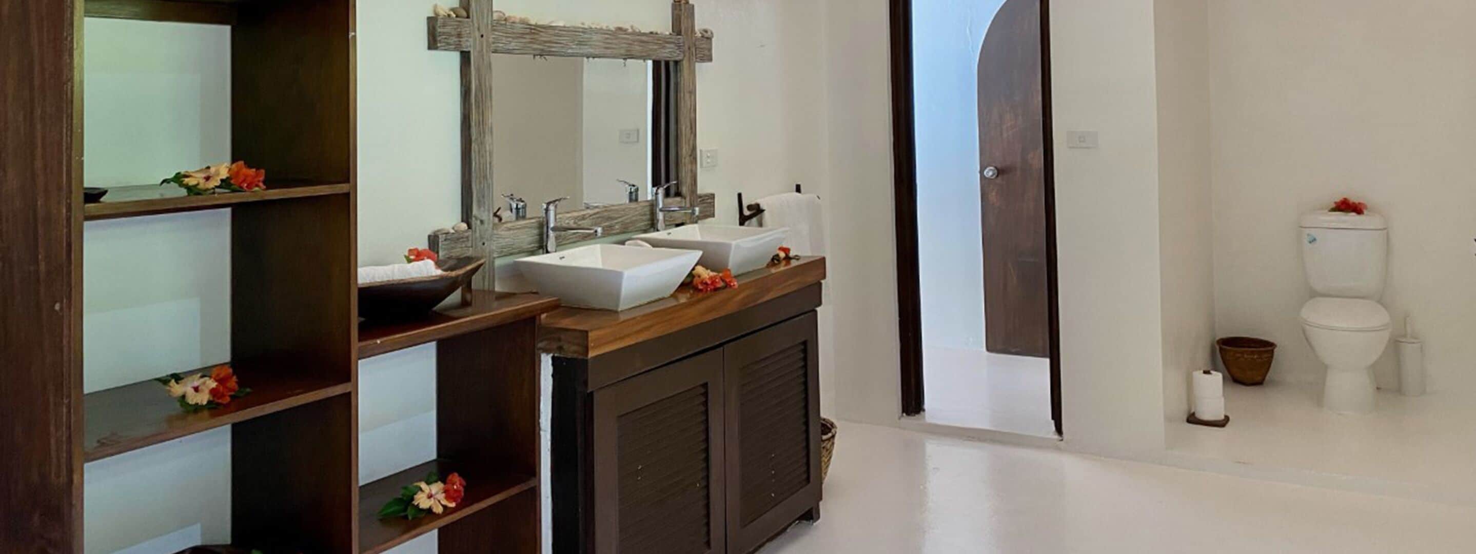 bungalow beachfront 2 bedrooms | bathroom | shower, free toiletries, hair dryer, towels