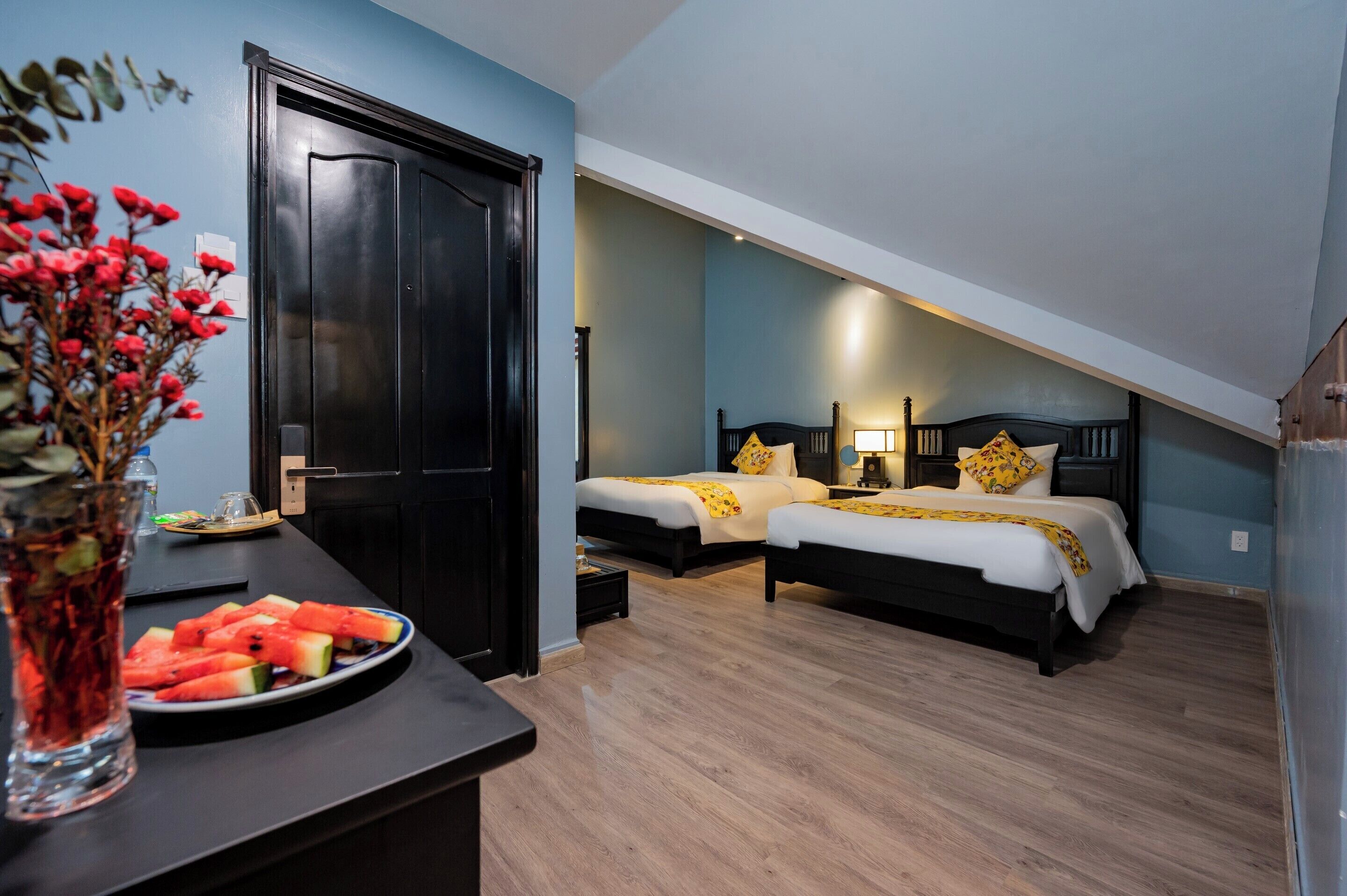 family room, bathtub | premium bedding, minibar, in-room safe, desk