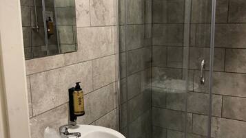 Small Double Room | Bathroom | Combined shower/bathtub, free toiletries, hair dryer, towels