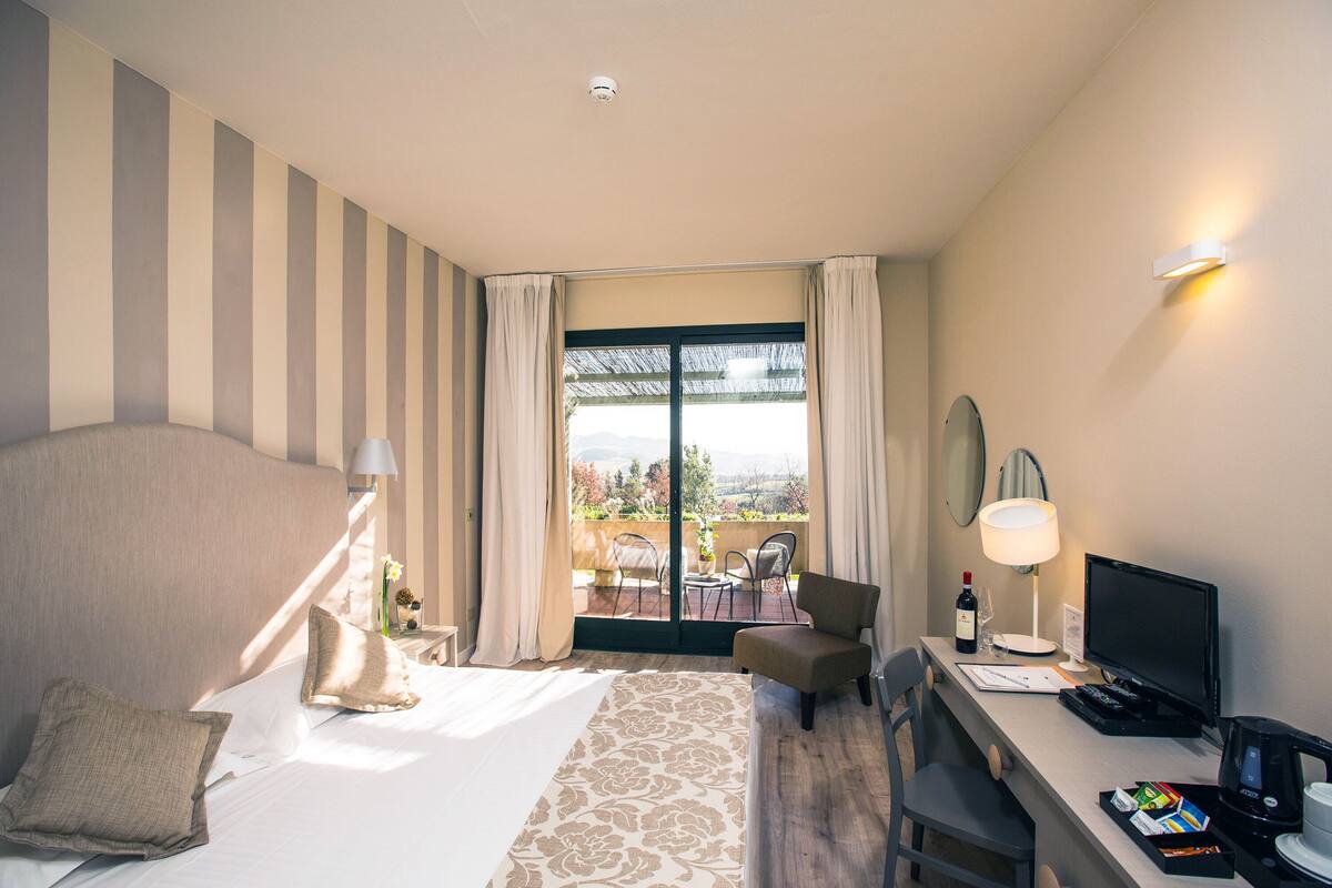 Deluxe Double Room, Terrace | Minibar, in-room safe, desk, blackout curtains