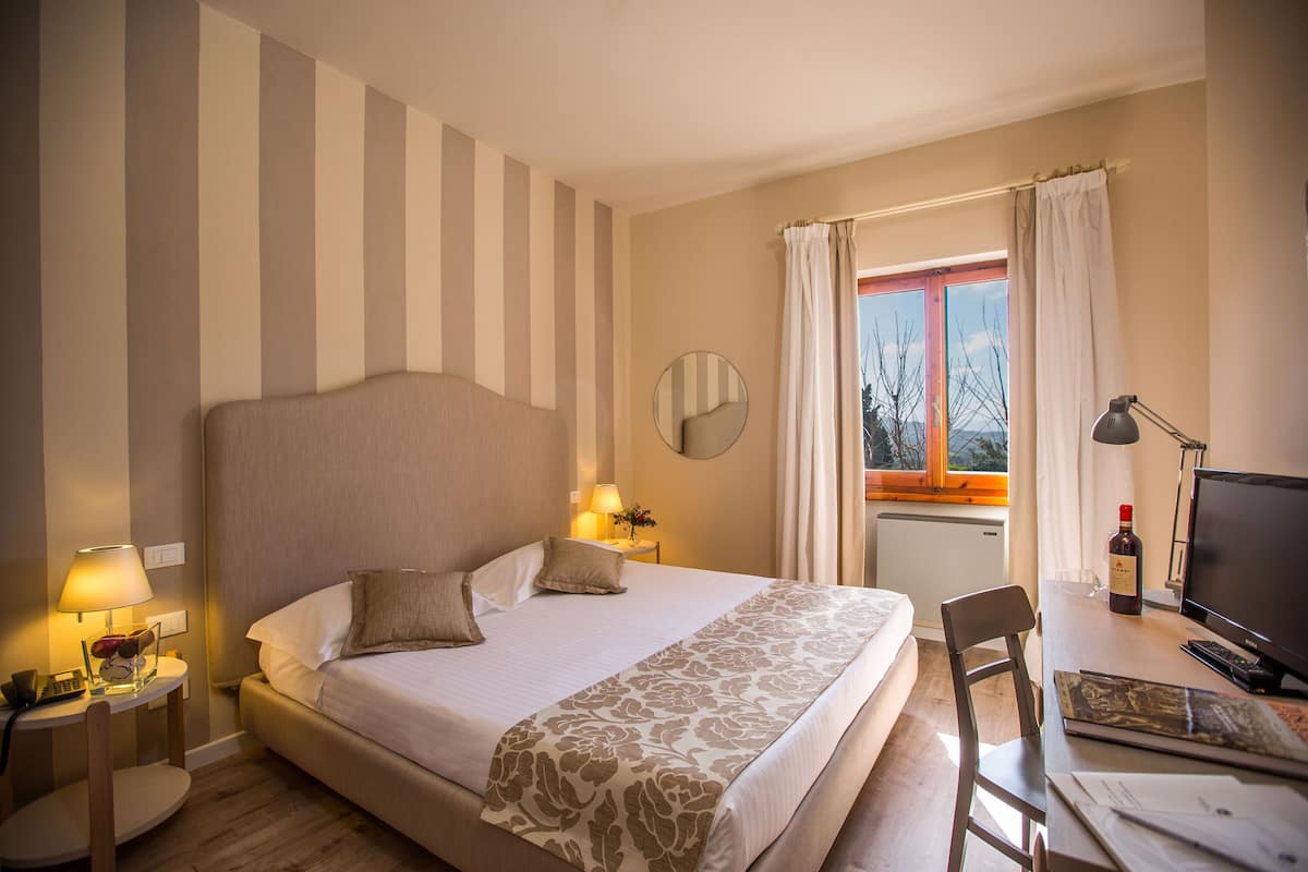Classic Double Room | Minibar, in-room safe, desk, blackout curtains