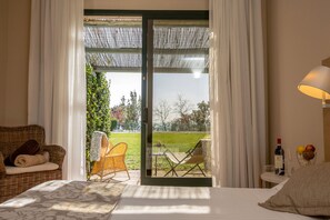 Doppelzimmer (Garden) | Minibar, Zimmersafe, Schreibtisch, Verdunkelungsvorhänge