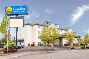 Exterior - Comfort Inn & Suites Salem Northeast (Salem)