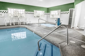 Pool - Comfort Inn & Suites Salem Northeast (Salem)