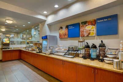 Comfort Inn & Suites Salem Northeast