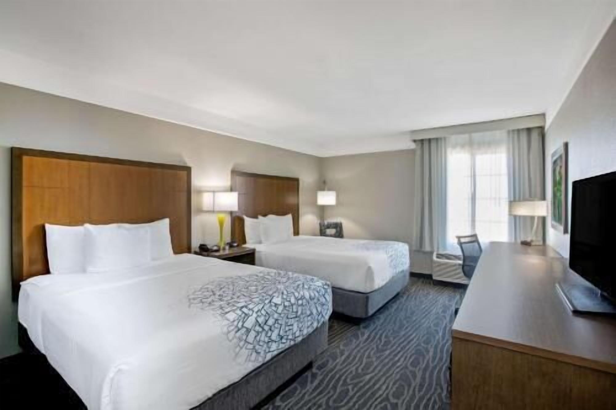 Premium bedding, in-room safe, desk, iron/ironing board