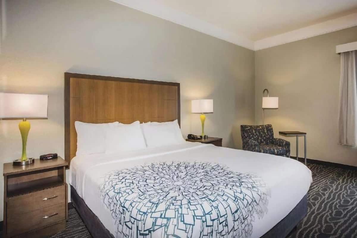 Premium bedding, in-room safe, desk, iron/ironing board