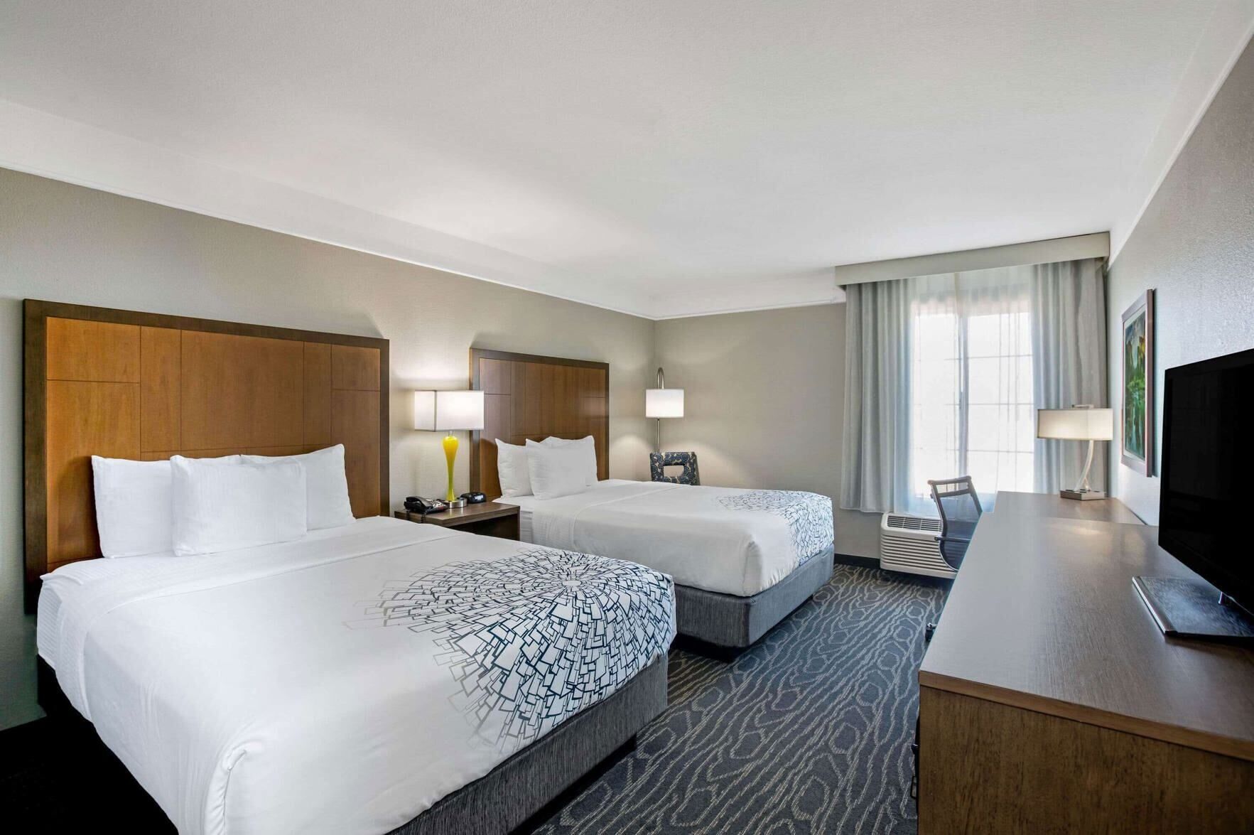 Premium bedding, in-room safe, desk, iron/ironing board